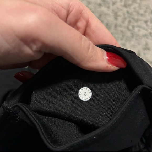 Lululemon Athletica Black Mesh High-Rise Capri Leggings Size 6 - Picture 7 of 10